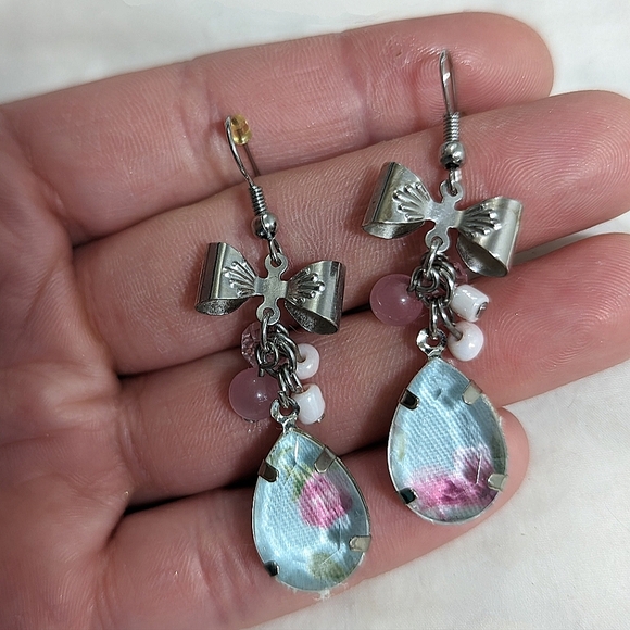 ๐3/$20๐ - Woman's Earings - Picture 2 of 3